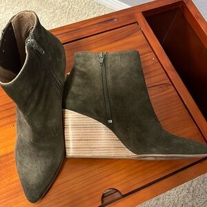 Rebels suede glove fit wedge booties 8 39